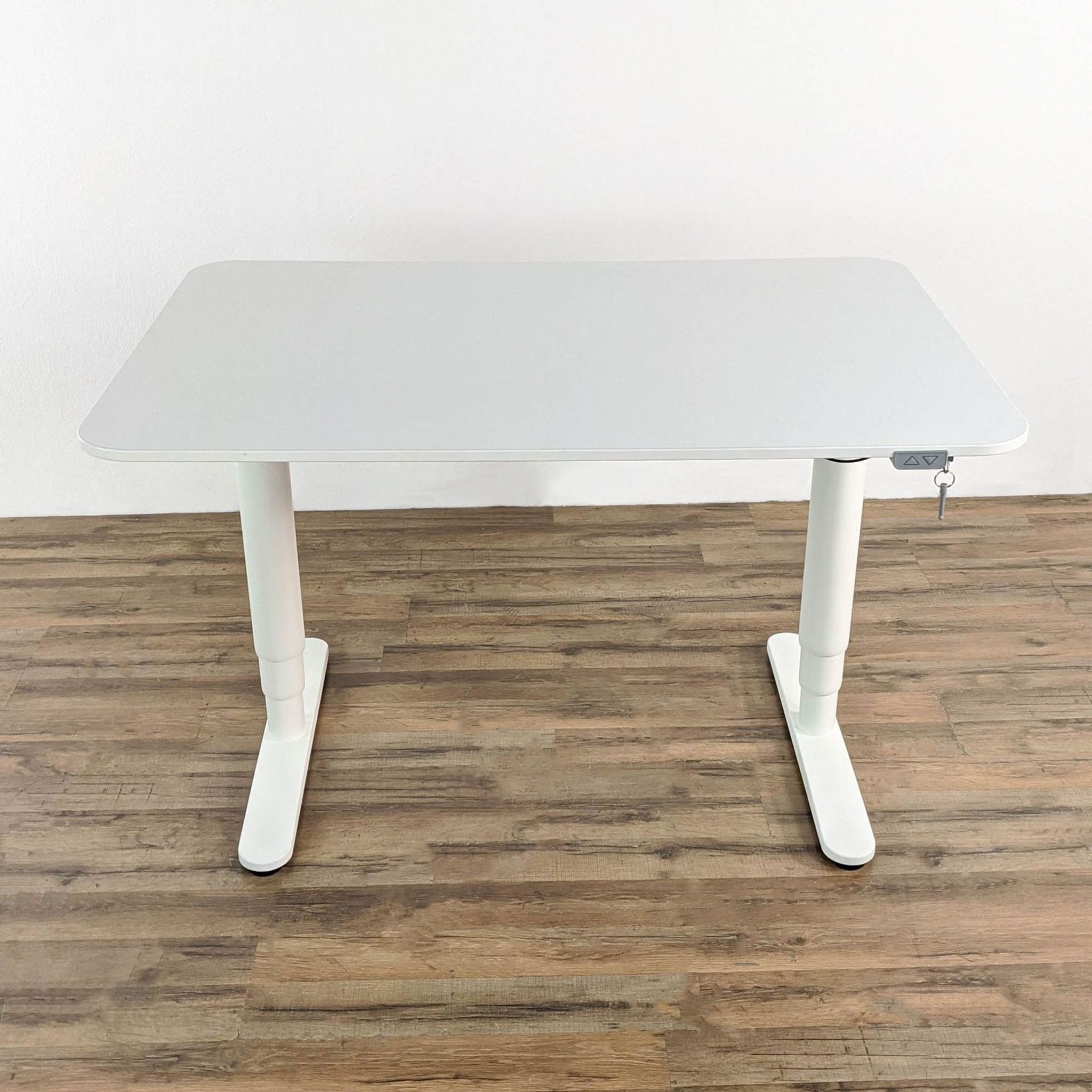 White Desk - image 0