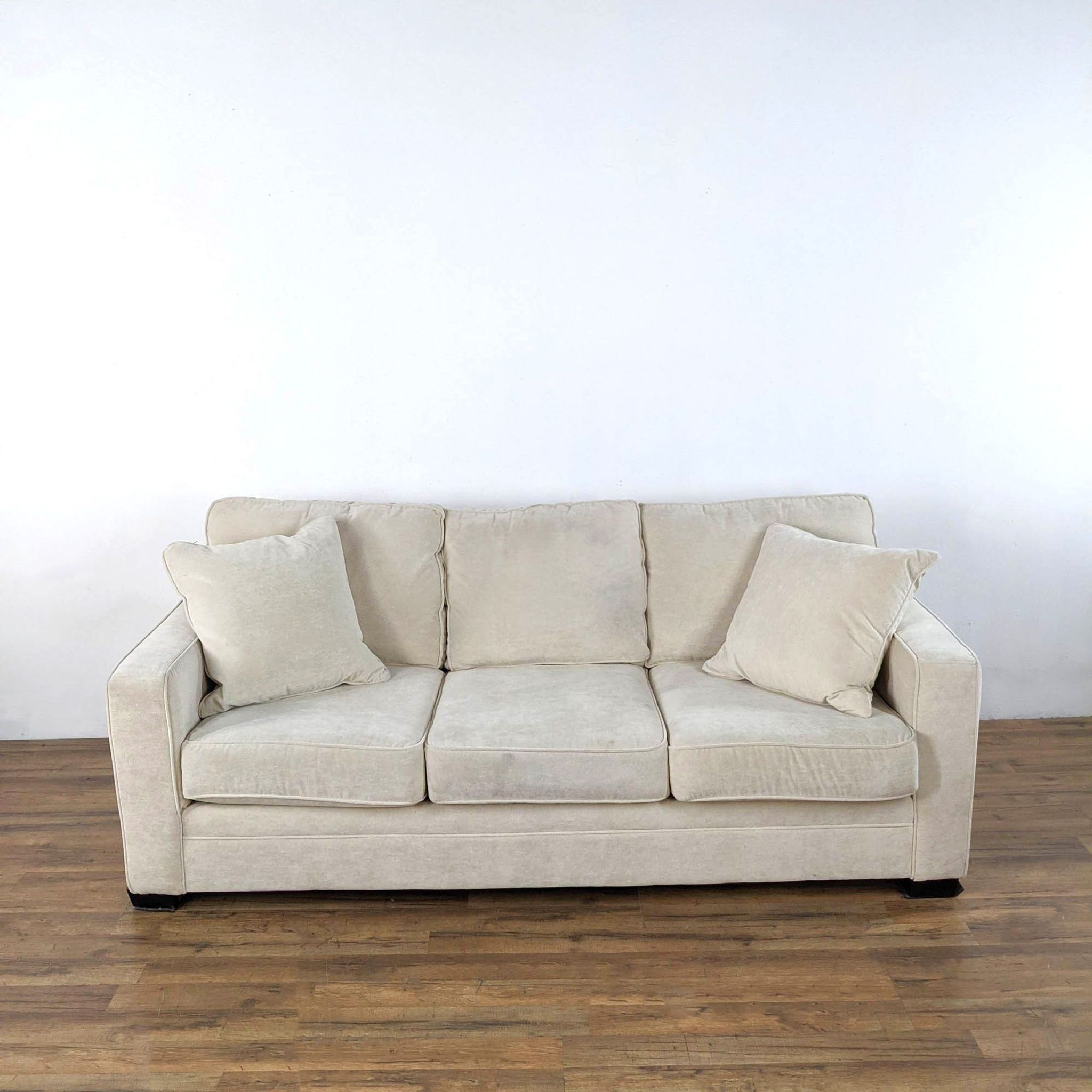 Havertys Three-Seater Sofa - image 0